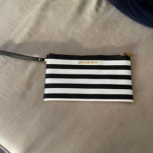 Micheal kors wristlet new no tags